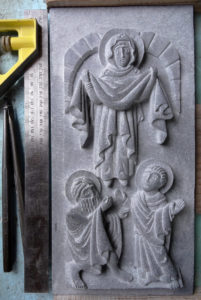 Bas-relief en pierre serpentine représentant la protection de la mère de Dieu