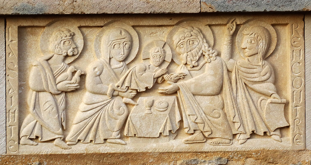 Bas-relief en calcaire de Dordogne représentant la sainte rencontre du Christ enfant et du vieillard Syméon