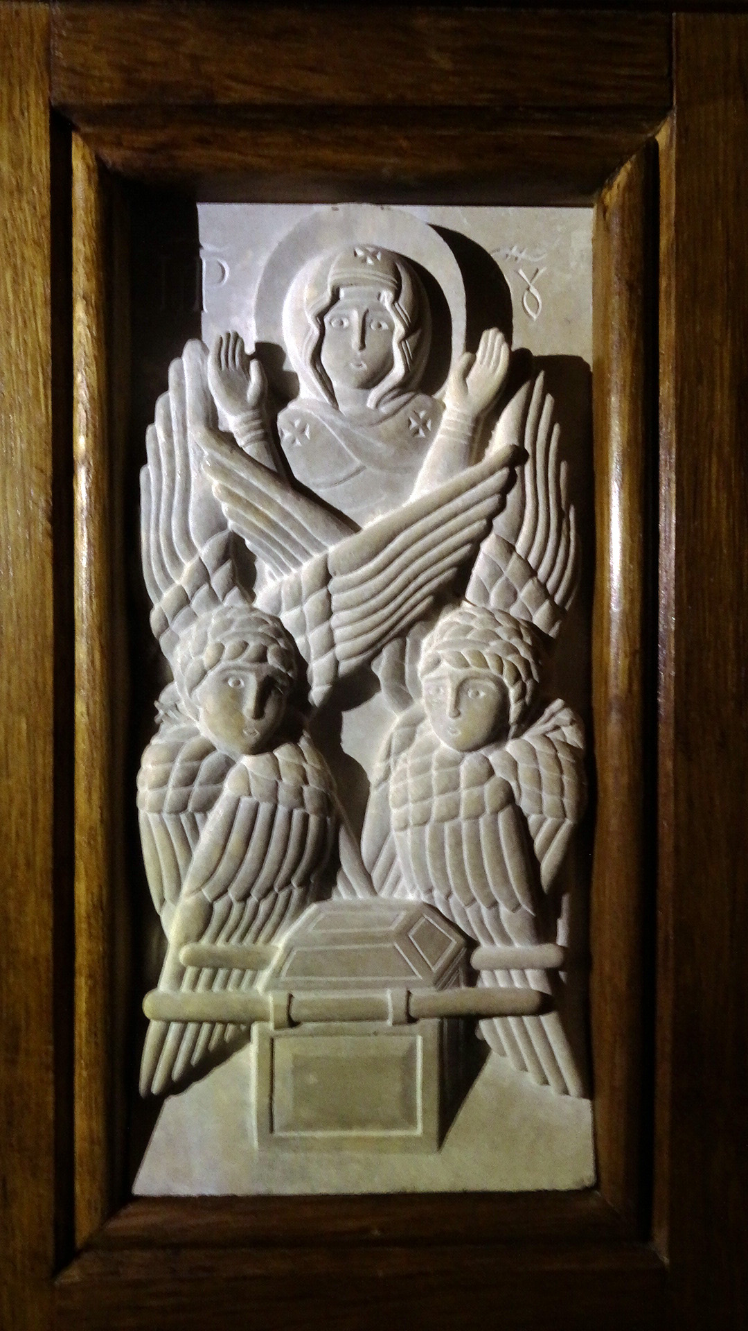 Bas-relief arche d'alliance mère de Dieu séraphins calcaire marbrier